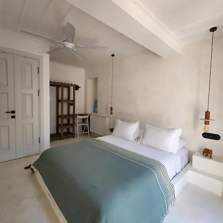 Bahcedaki Ayvalik